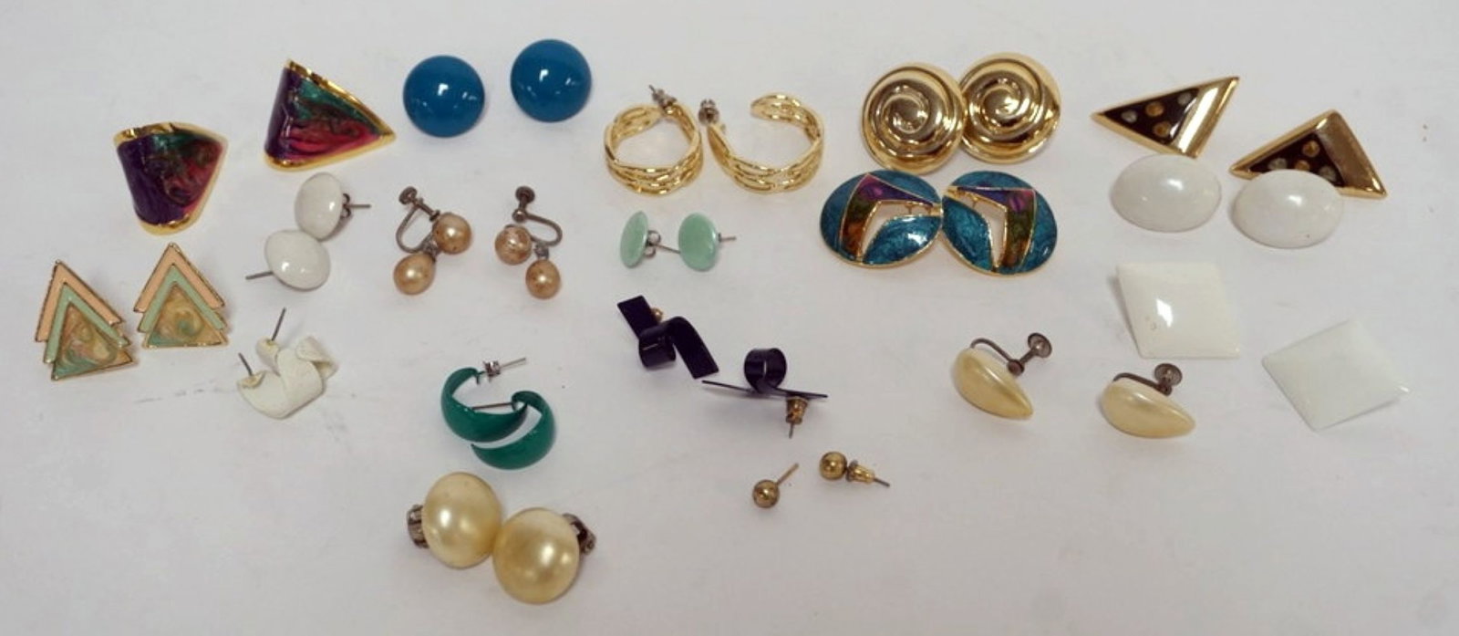 ASSORTED LADIES EARRINGS (1 of 3)