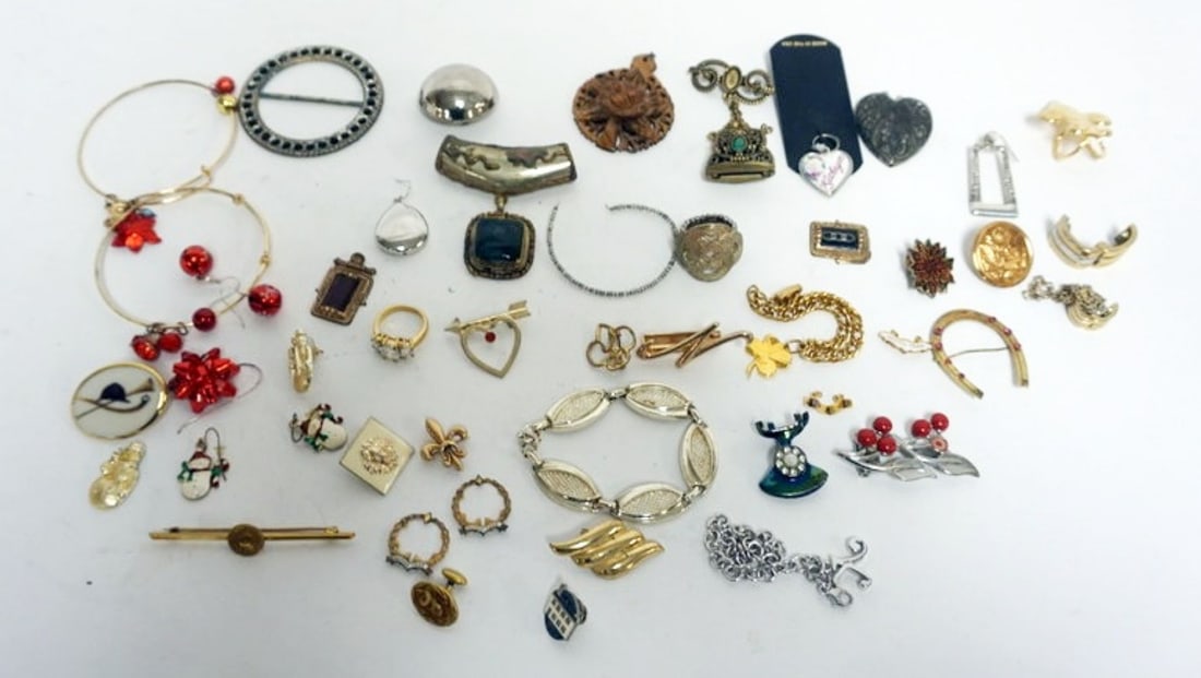 LADIES JEWELRY ASSORTMENT (1 of 3)