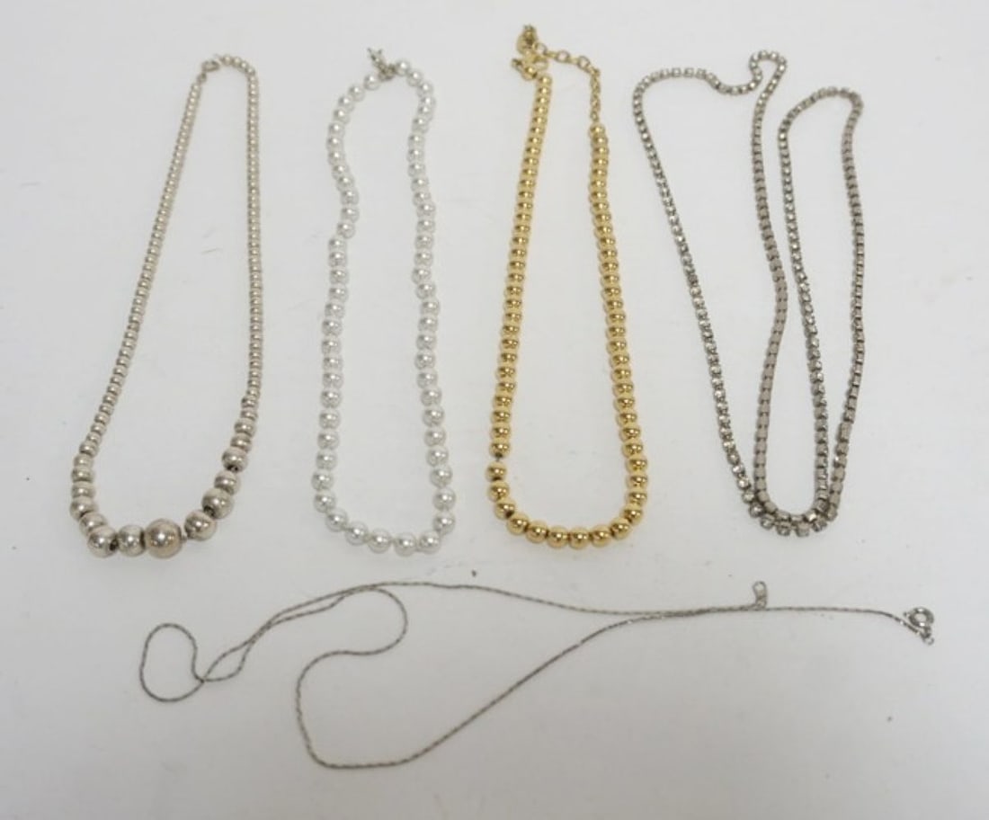 NECKLACE ASSORTMENT (1 of 3)