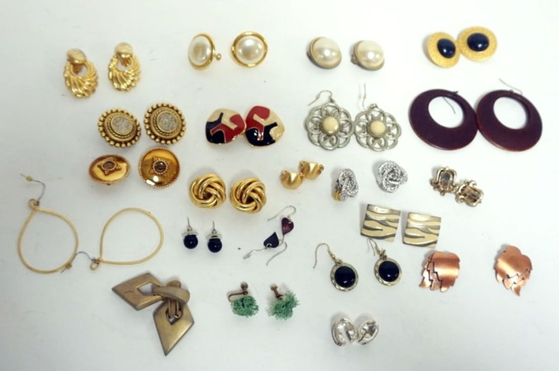 EARRING ASSORTMENT: APPROXIMATELY 20 PAIRS OF EARRINGS, SOME MARKED BY MAKER, CLIP AND PIERCED