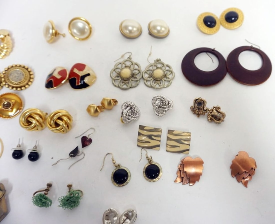 EARRING ASSORTMENT - 2