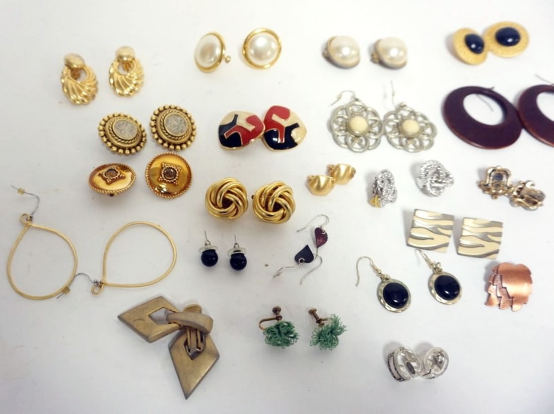 EARRING ASSORTMENT - 3