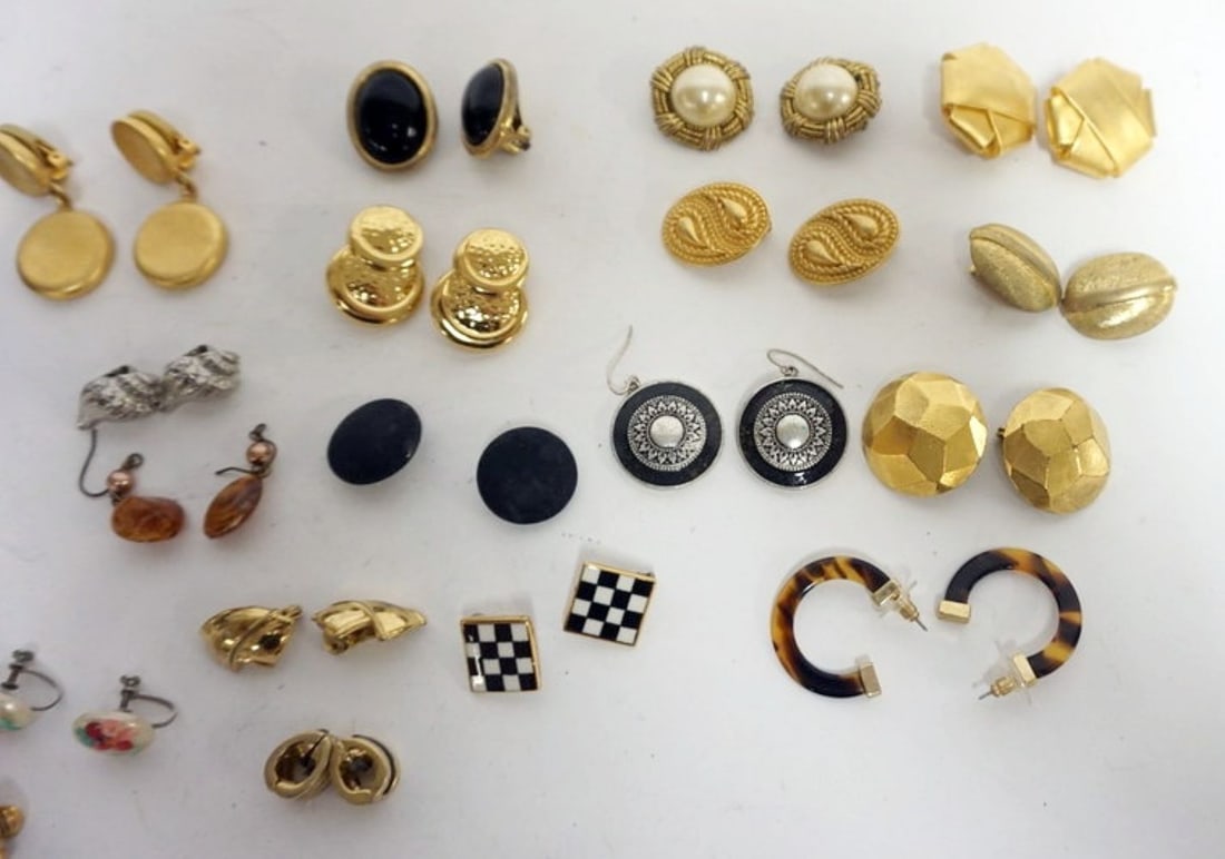 EARRING ASSORTMENT - 2