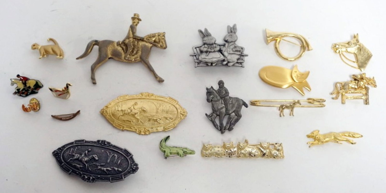 ASSORTED LADIES DESIGNER PINS: APPROXIMATELY 17 LADIES PINS, MANY MARKED BY THE MAKER