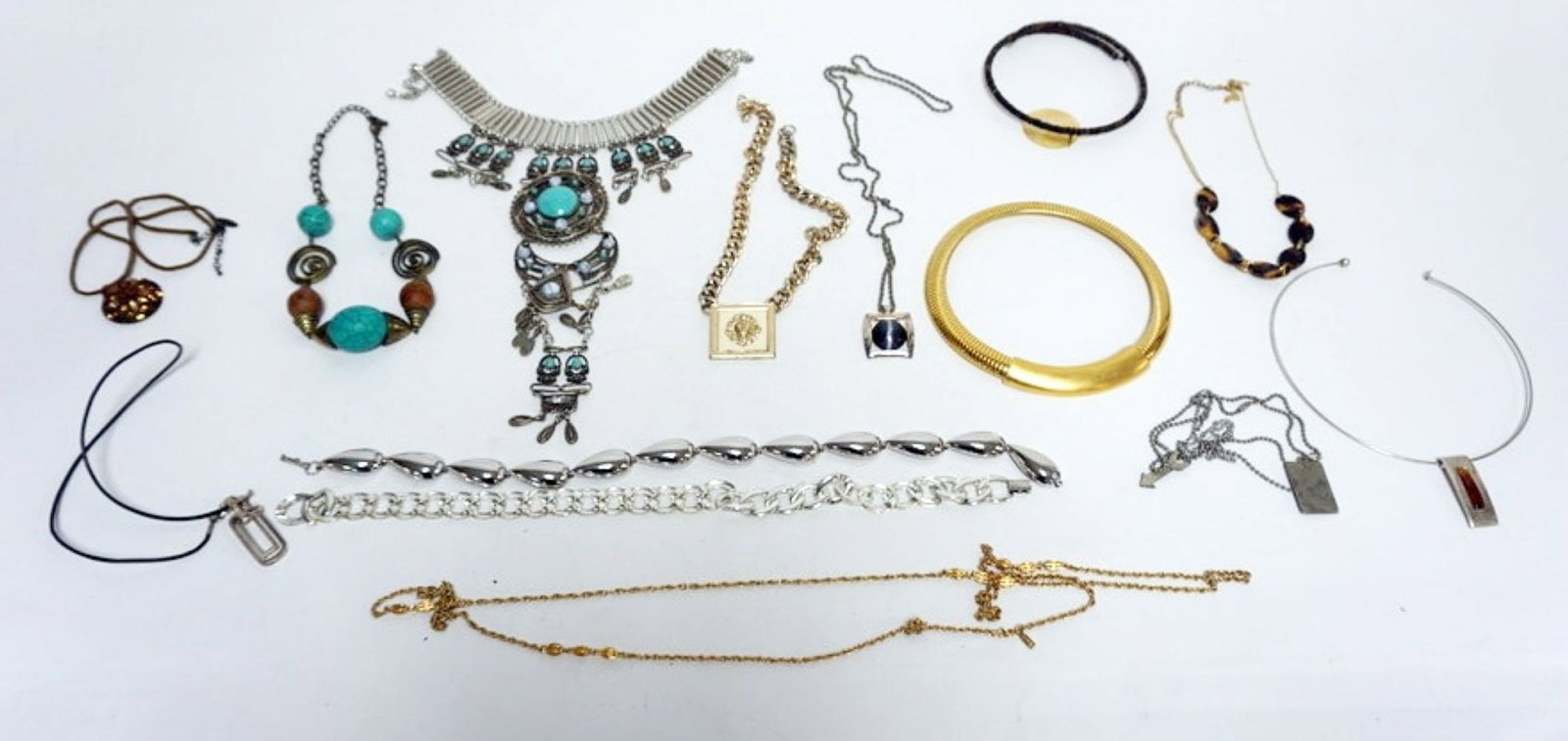 LADIES NECKLACE ASSORTMENT: APPROXIMATELY 14 LADIES NECKLACES AS FOUND
