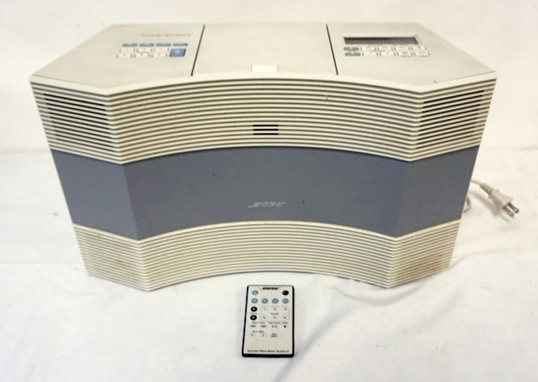 BOSE ACOUSTIC WAVE MUSIC SYSTEM (1 of 2)
