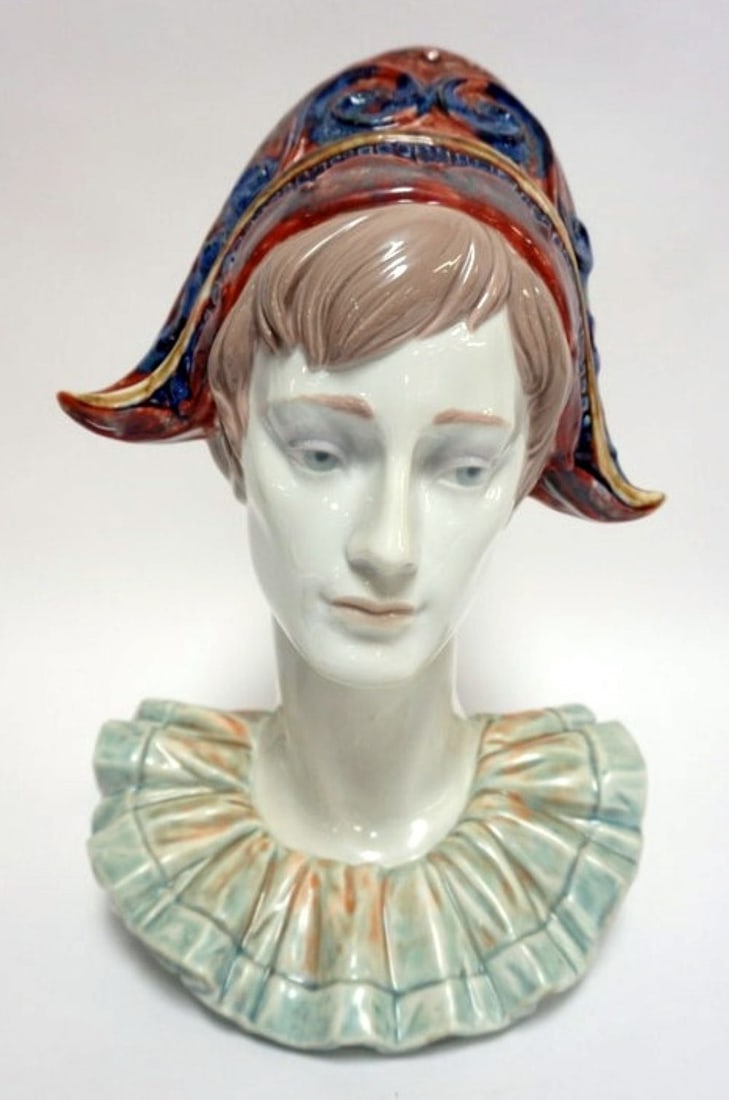 LLADRO PORCELAIN PENSIVE HARLEQUIN FIGURE (1 of 5)