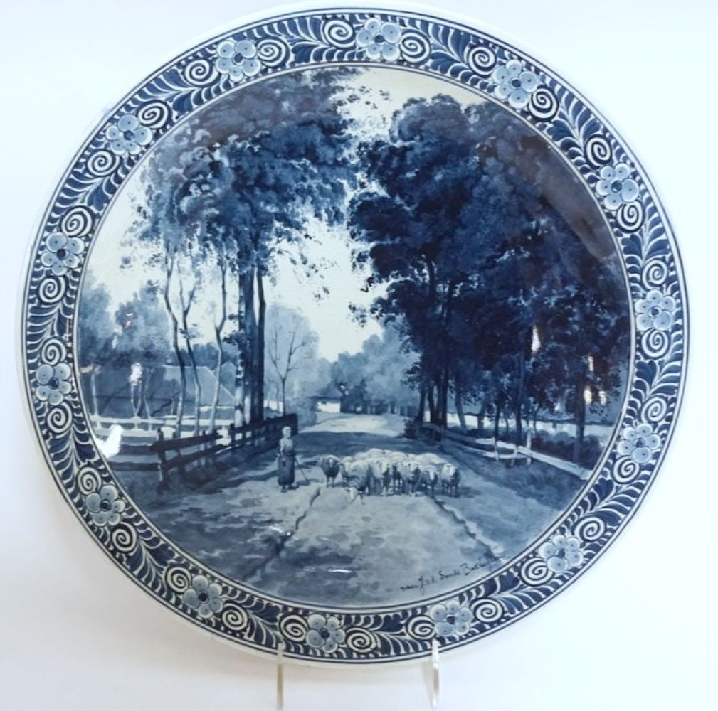 LARGE DELFT CHARGER (1 of 5)
