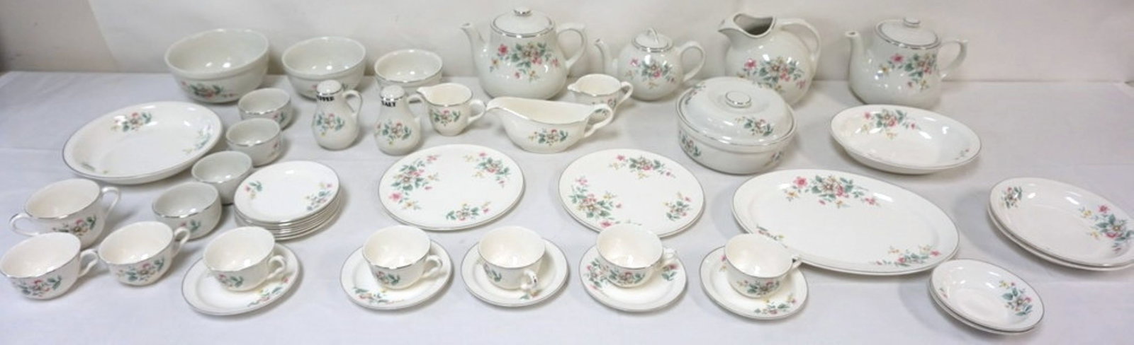 HALL SPRINGTIME DINNERWARE (1 of 6)