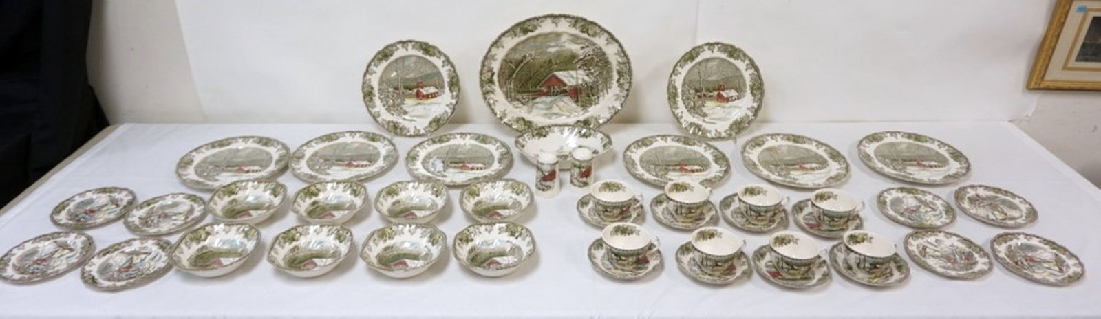 JOHNSON BROTHERS THE FRIENDLY VILLAGE DINNERWARE (1 of 7)