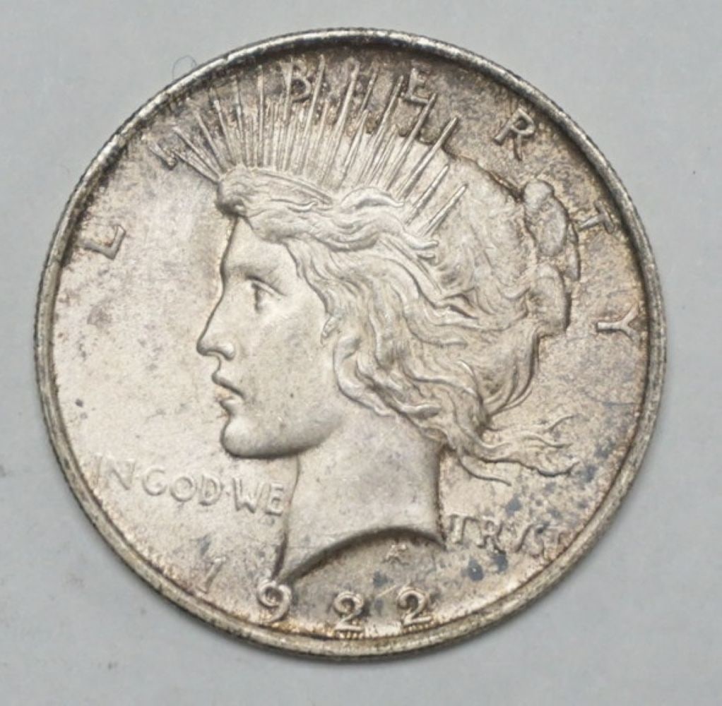 1922 PEACE SILVER DOLLAR (1 of 2)