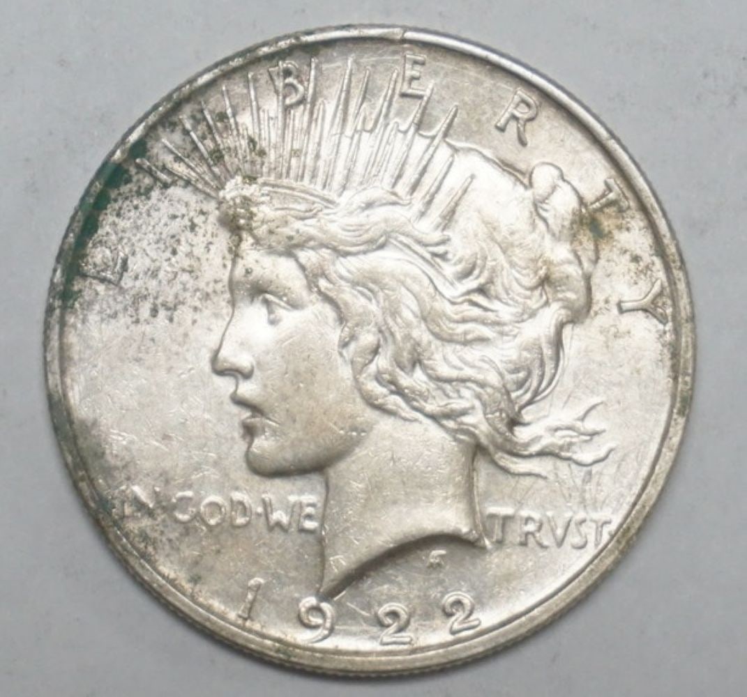 1922 PEACE SILVER DOLLAR (1 of 2)
