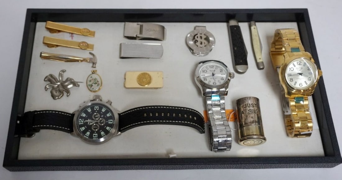 GROUP OF ASSORTED TIE CLIPS, MONEY CLIPS, ETC (1 of 5)