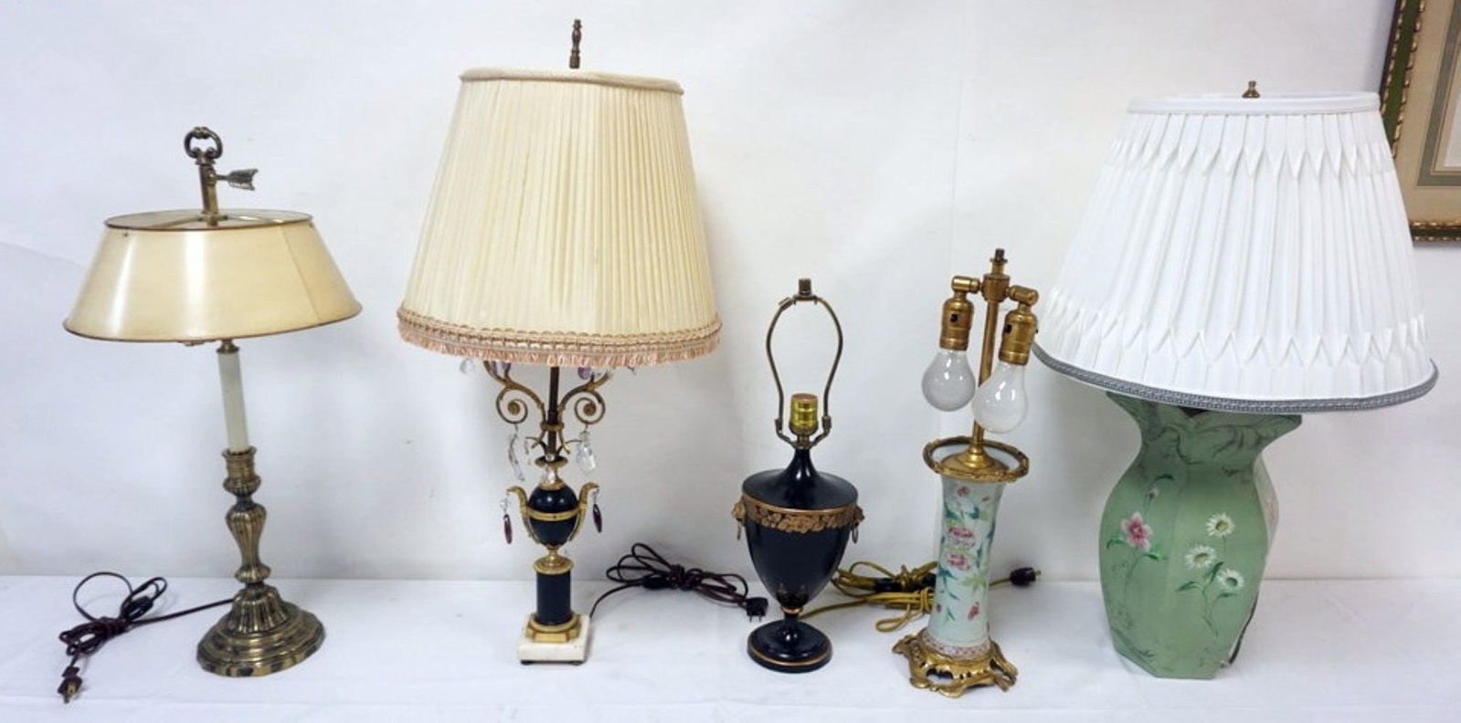 ASSORTED DECORATIVE TABLE LAMPS (1 of 3)