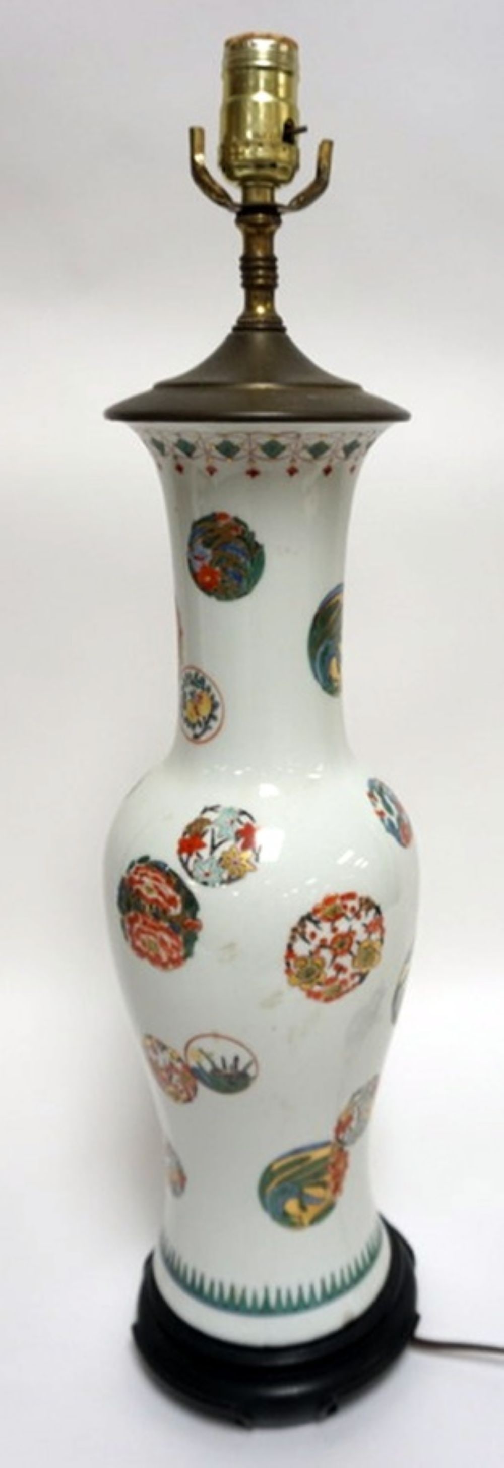 ASIAN PORCELAIN TABLE LAMP (1 of 4)