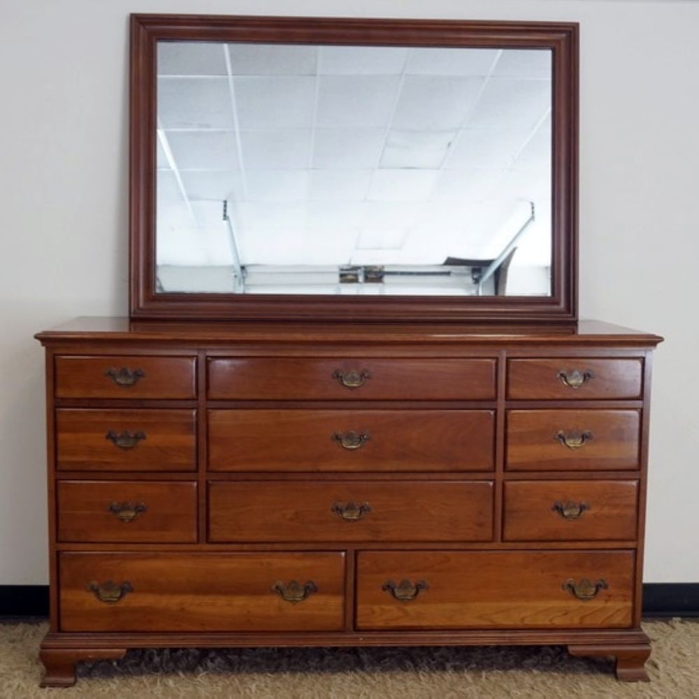 THOMASVILLE CHERRY CHEST AND MIRROR (1 of 5)