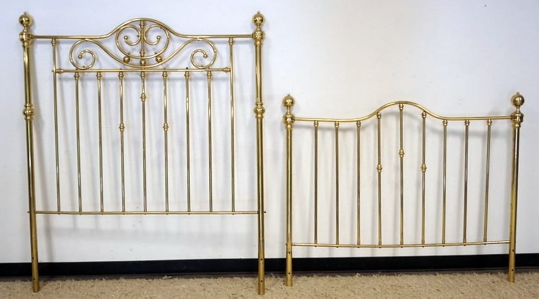 BRASS BED: BRASS HEAD BOARD AND FOOT BOARD, APPROXIMATELY 57 IN X 66 IN H