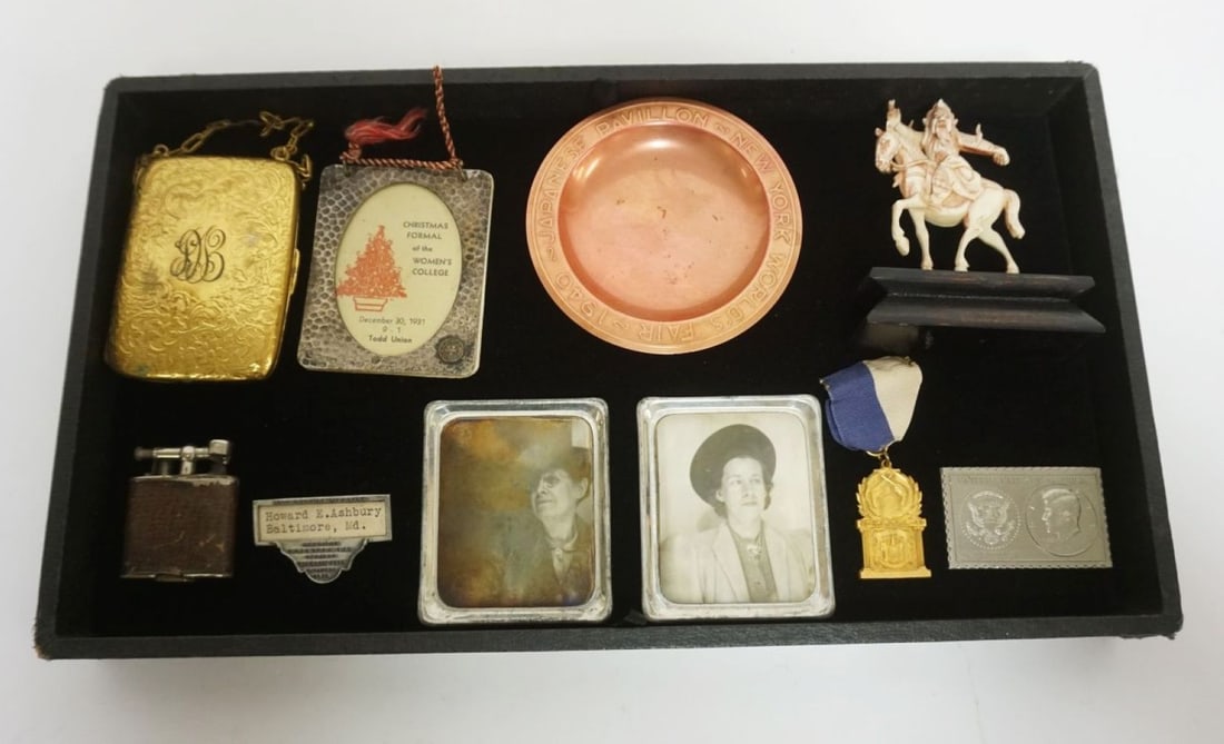 GROUP OF ASSORTED SMALLS (1 of 3)