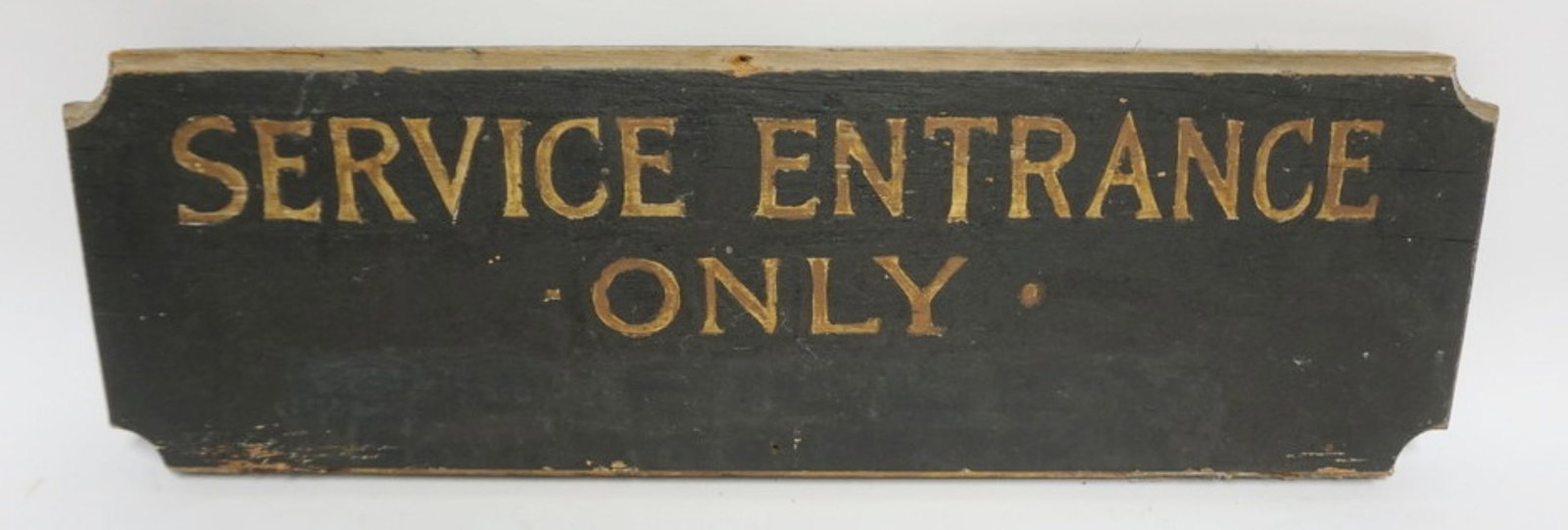 HAND PAINTED COUNTRY STORE SIGN: HAND PAINTED COUNTRY STORE SIGN *SERVICE ENTRANCE ONLY*, APPROXIMATELY 25 IN X 8 IN