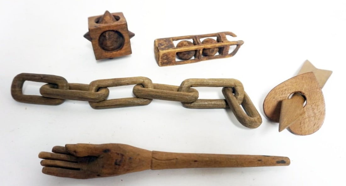 VINTAGE FOLK ART CARED WOOD WHIMSYES (1 of 4)