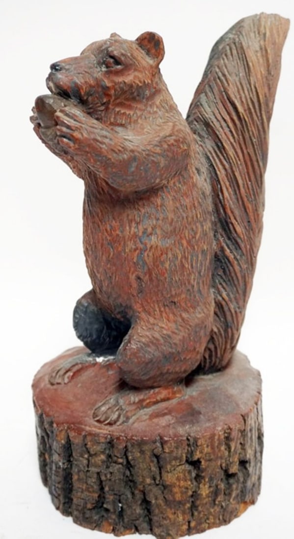 VINTAGE FOLK ART WOOD CARVED SQUIRREL: VINTAGE FOLK ART WOOD CARVED SQUIRREL EATING A NUT, APPROXIMATELY 12 IN H