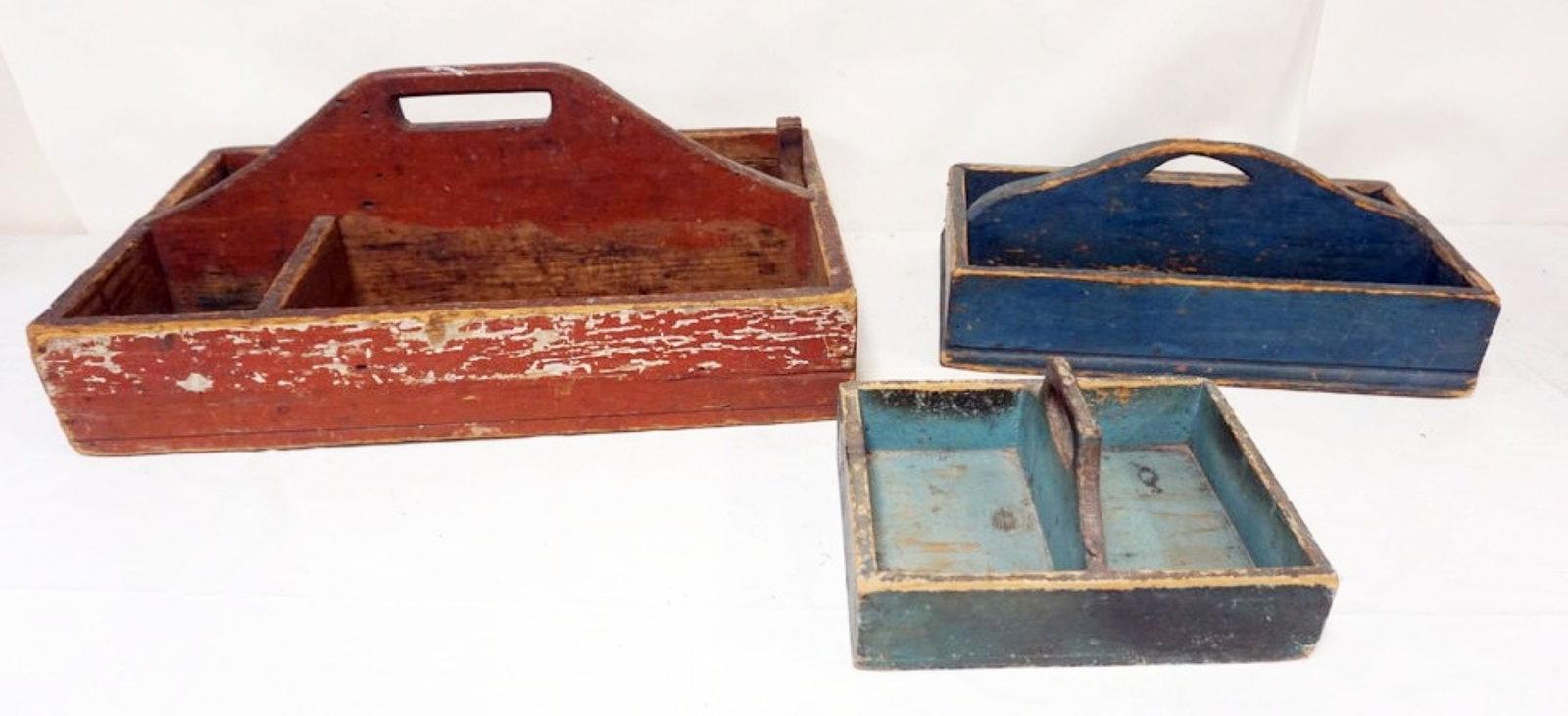 PRIMITIVE KNFE AND CARPENTERS BOXES: GROUP OF PRIMITIVE KNIFE AND CARPENTERS BOXES, LAREST APPROXIMATELY 24 IN X 15 IN X 10 IN H