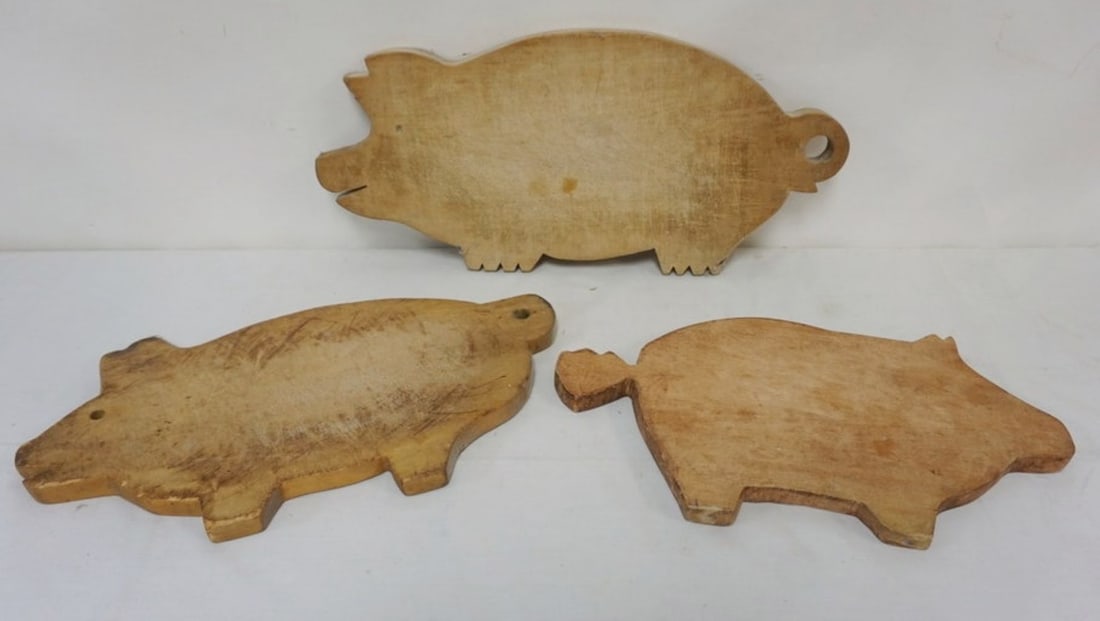 PRIMITIVE PINE PIG CUTTING BOARDS (1 of 2)