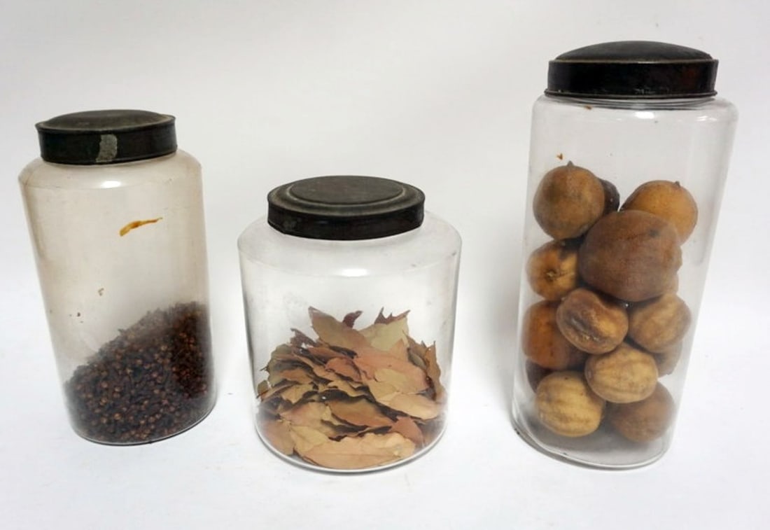 BLOWN GLASS APOTHOCARY JARS (1 of 2)