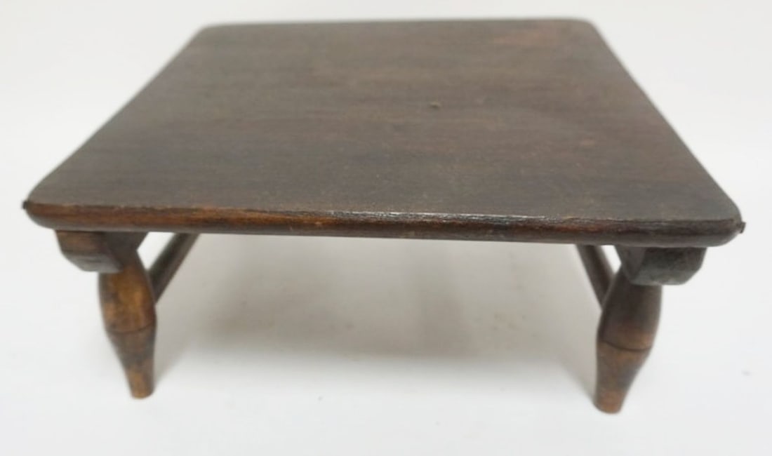 SHAKER SLANT FOOT STOOL (1 of 3)