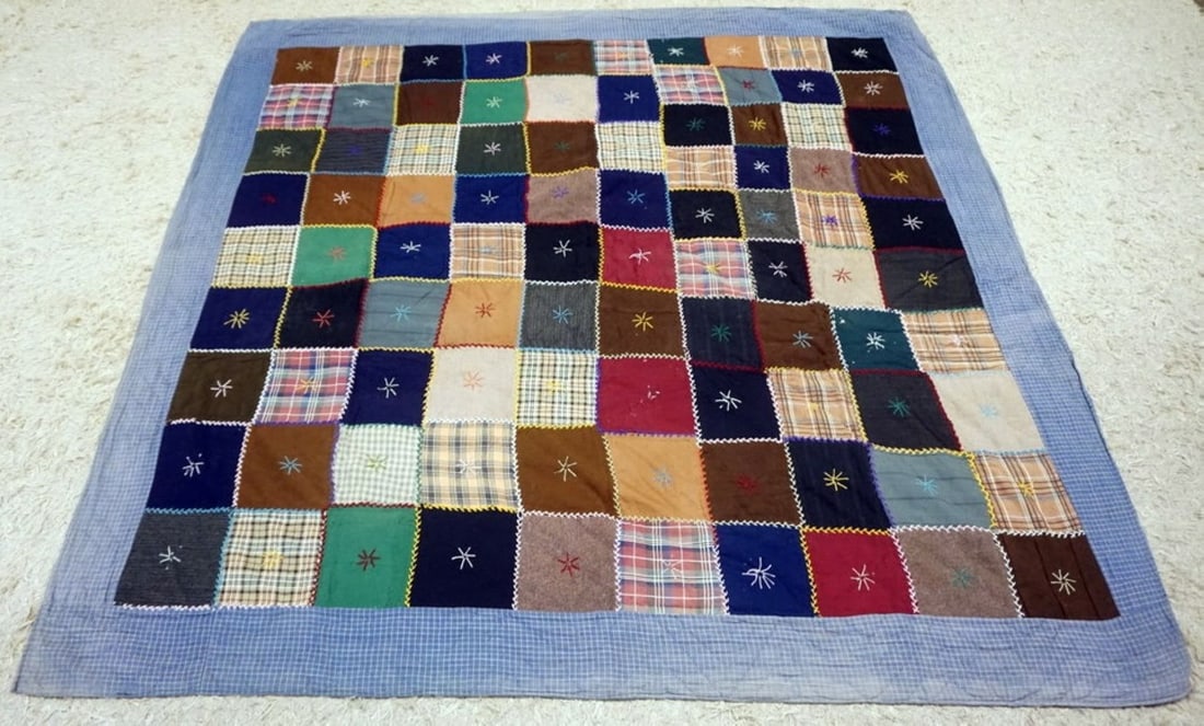 ANTIQUE HAND SEWN QUILT (1 of 2)