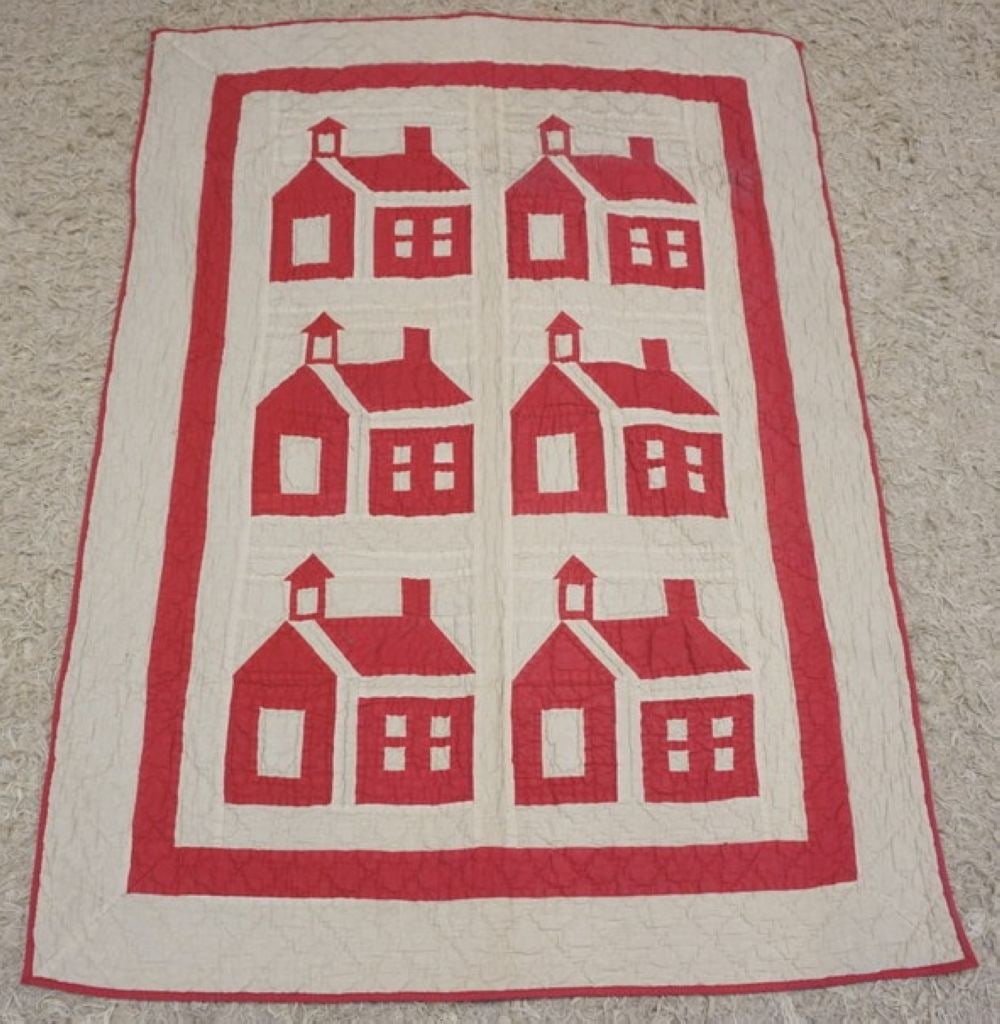 ANTIQUE HAND SEWN QUILT (1 of 3)