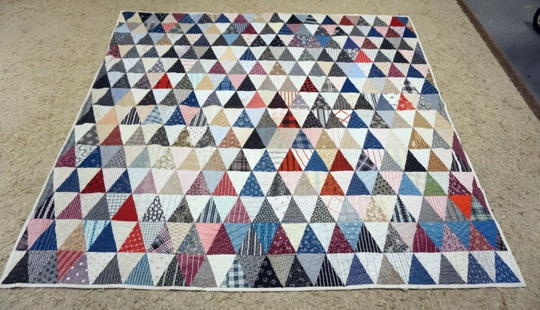 ANTIQUE HAND SEWN QUILT (1 of 2)