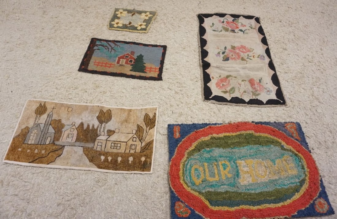 AMERICAN FOLK ART HOOK RUGS: GROUP OF AMERICAN FOLK ART HOOK RUGS, LARGEST APPROXIMATELY 35 IN X 22 IN