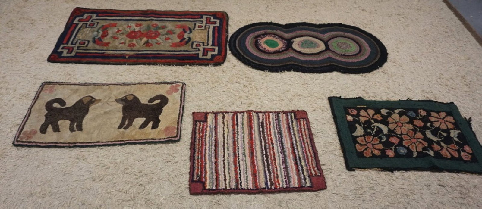 AMERICAN FOLK ART HOOK RUGS (1 of 4)