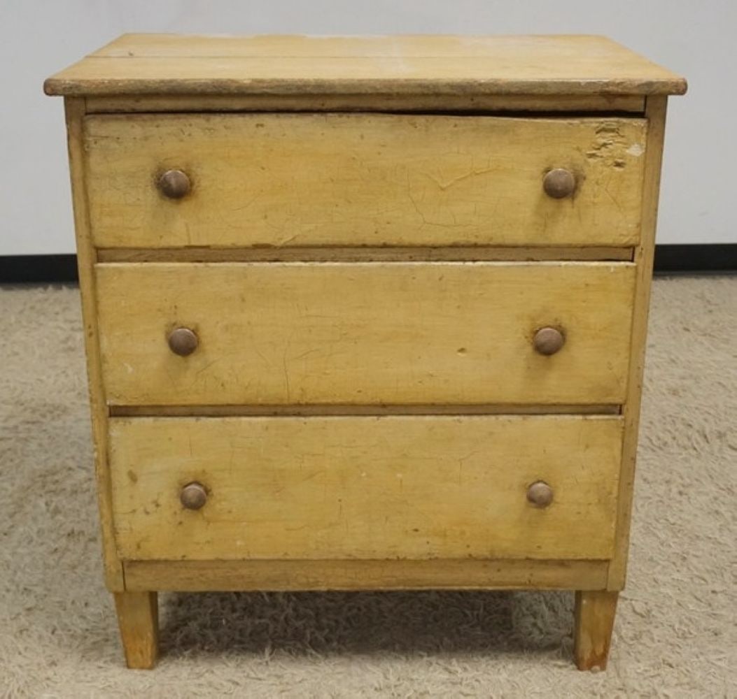COUNTRY PINE CHEST: COUNTRY PINE TAPERED 3 DRAWER CHEST IN BUTTERMILK YELLOW FINISH, APPROXIMATELY 32 IN X 21 IN X 36 IN H