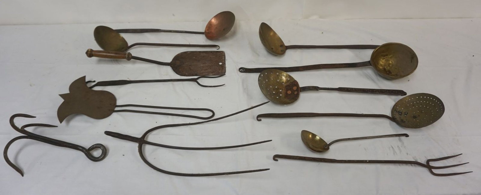 GROUP OF ASSORTED PRIMITIVE ITEMS (1 of 7)