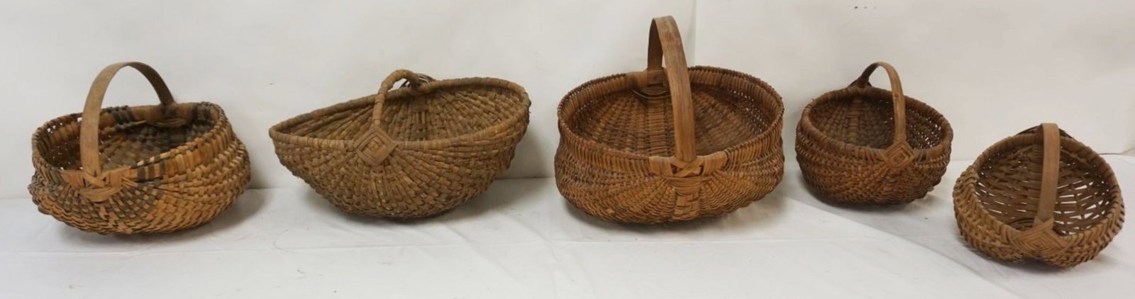 GROUP OF WOOD SPLINT WOVEN BASKETS (1 of 7)