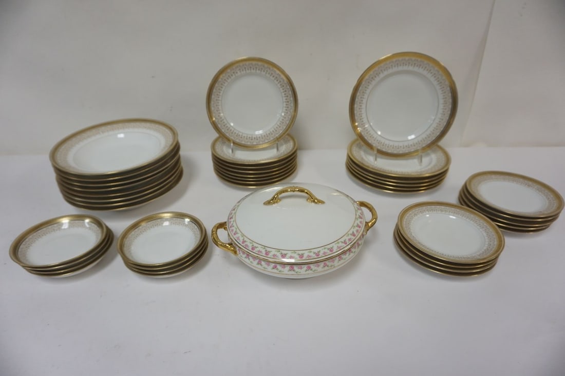 LIMOGES CHINA DINNERWARE (1 of 4)
