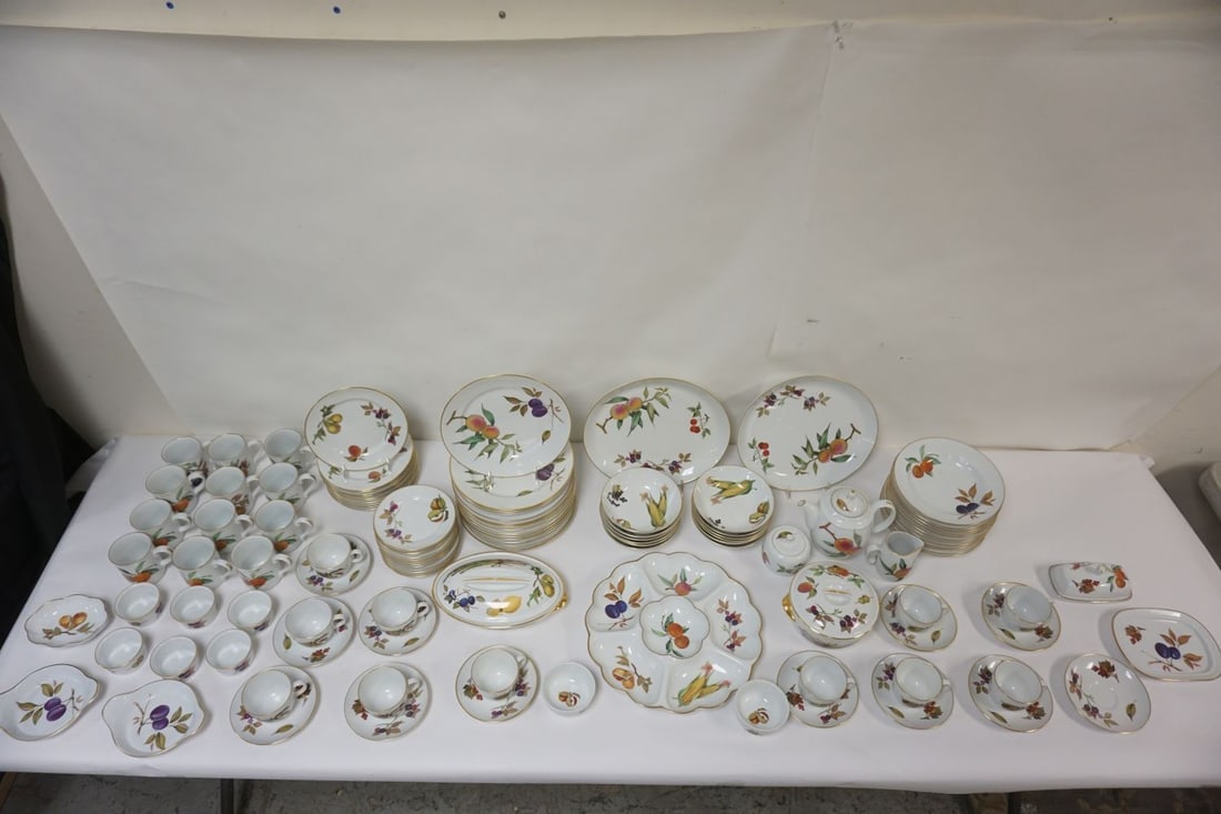 ROYAL WORCESTER EVESHAM DINNERWARE (1 of 9)