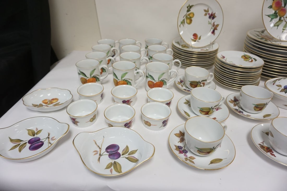 ROYAL WORCESTER EVESHAM DINNERWARE - 2