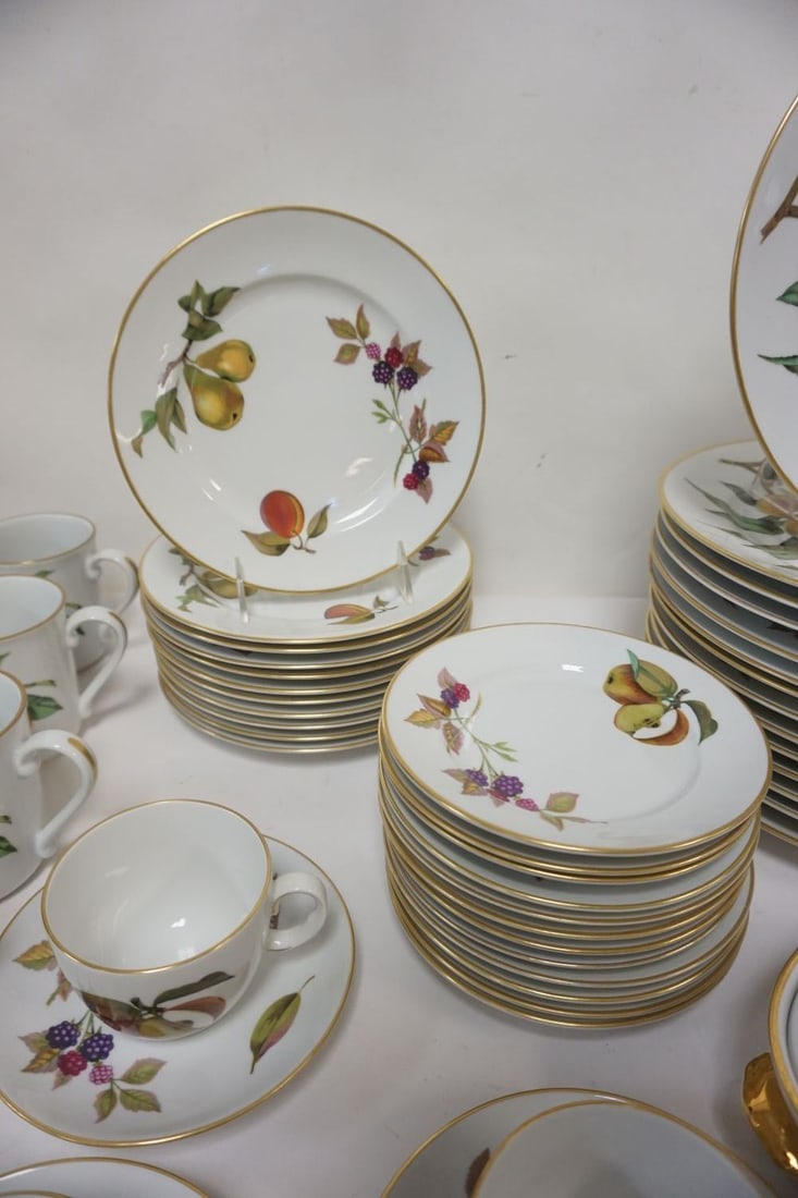 ROYAL WORCESTER EVESHAM DINNERWARE - 3