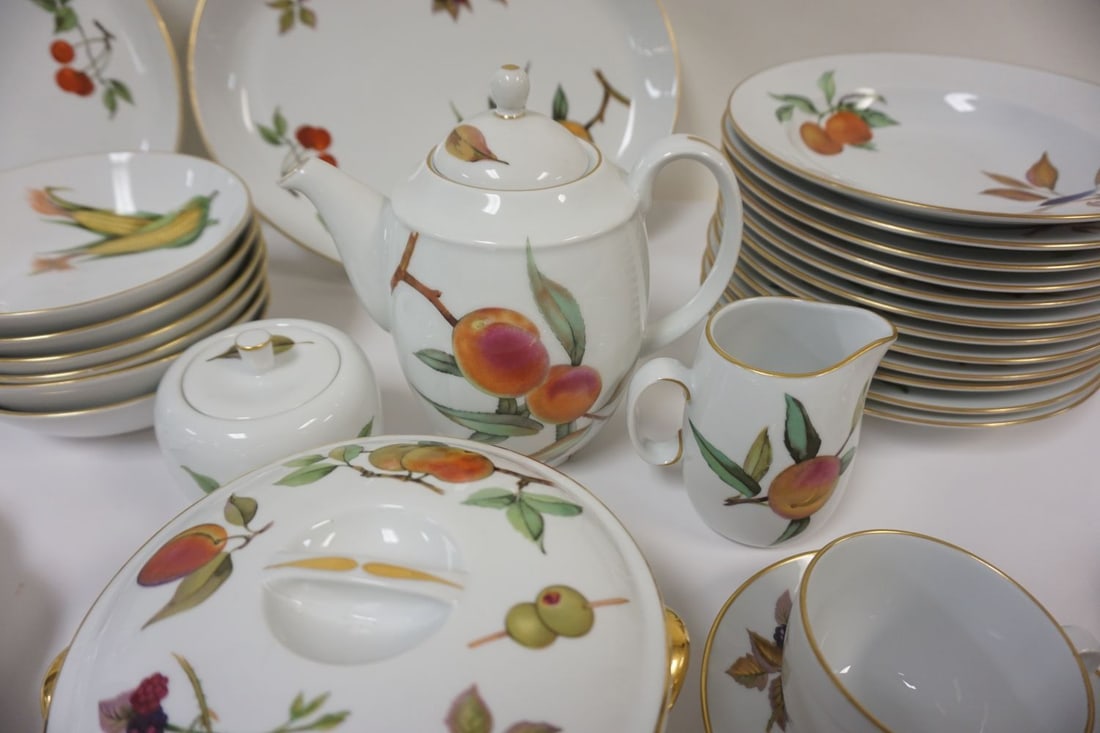 ROYAL WORCESTER EVESHAM DINNERWARE - 7