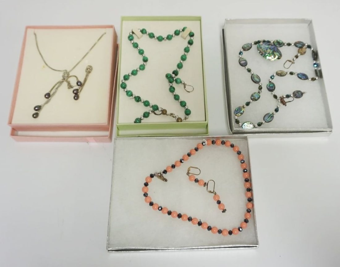 LADIES COSTUME DESIGNER NECKLACE AND EARRING SETS: ASSORTMENT OF 4 LADIES COSTUME NECKLACE AND EARRING SETS, INCLUDING SILVER TONE, MOTHER OF PEARL, HERMATITE & CORAL AND JADE TYPE STONES
