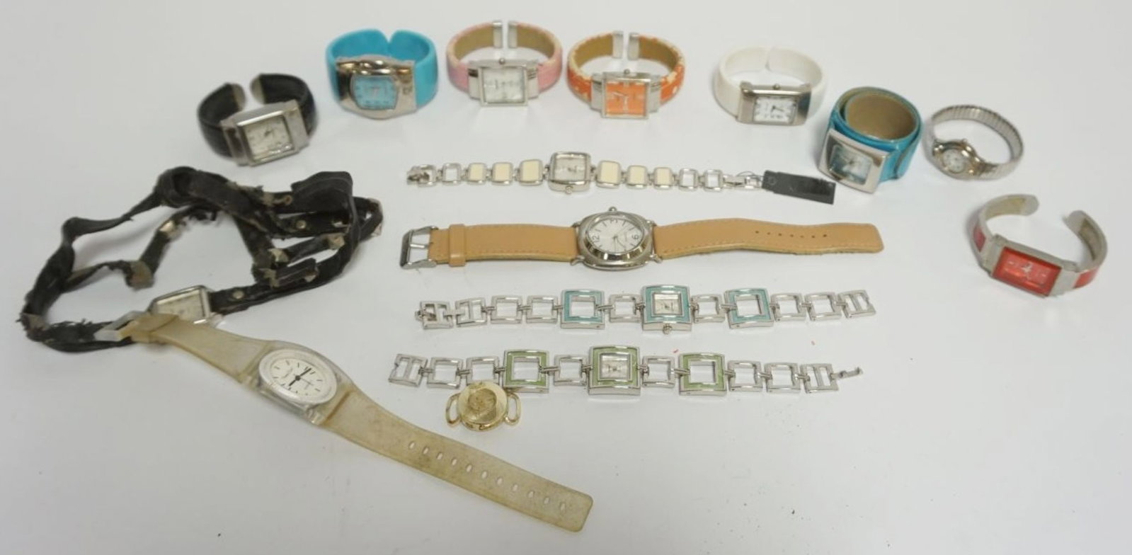 LADIES WATCHES (1 of 4)