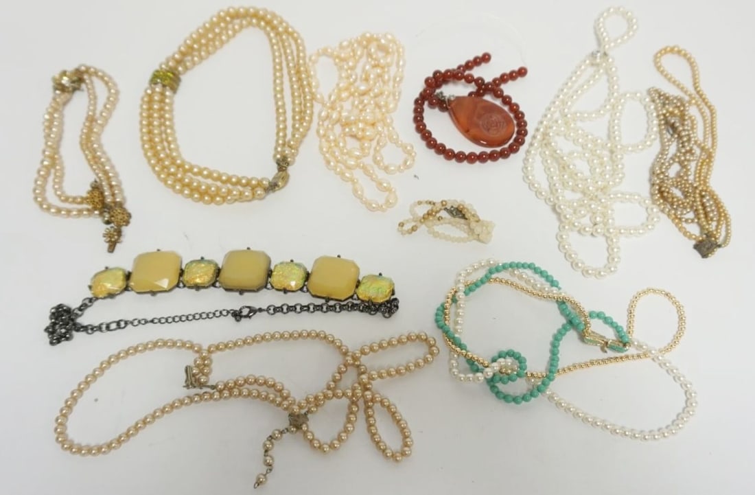 LADIES PEARL JEWELRY (1 of 5)