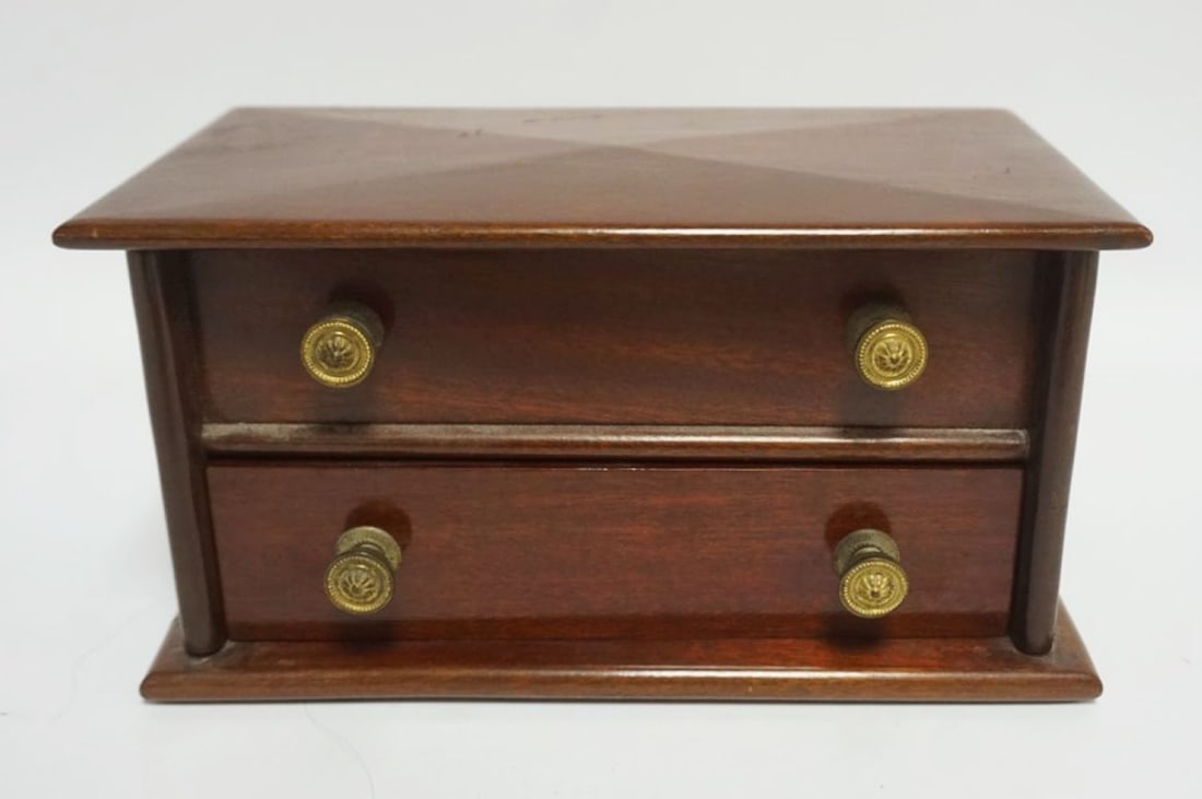 ANTIQUE MAHOGANY JEWELRY/TRINKET BOX (1 of 4)