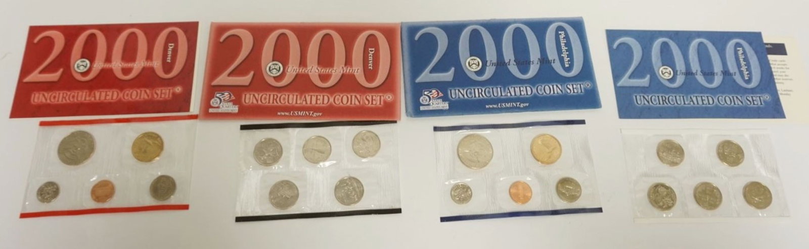 2000 UNCIRCULATED PHILADELPHIA & DENVER COIN SETS (1 of 3)