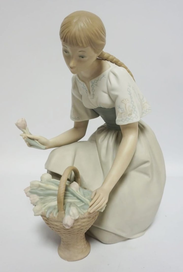 LLADRO FIGURINE (1 of 4)