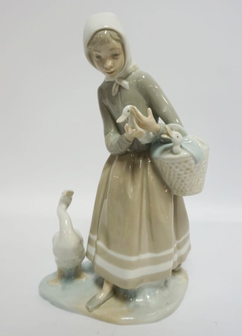 LLADRO FIGURINE (1 of 4)