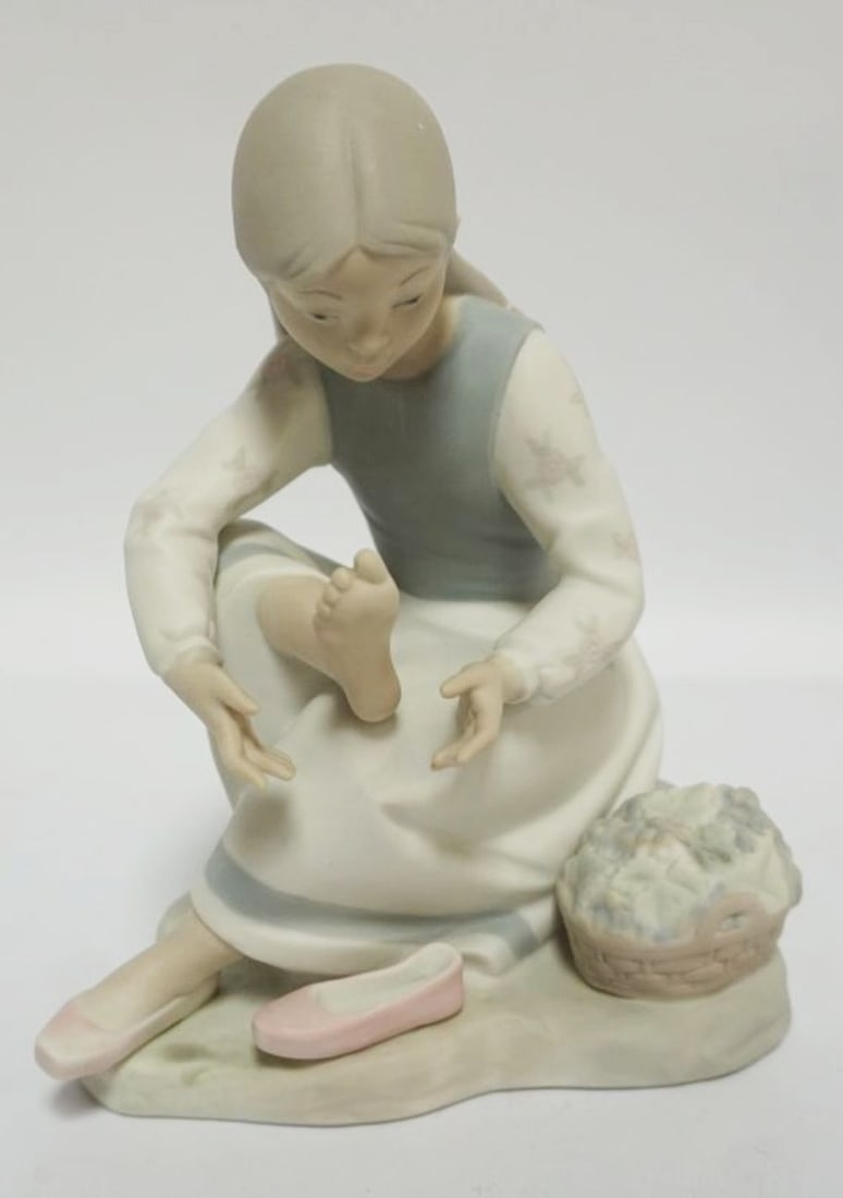 LLADRO FIGURINE: LLADRO FIGURINE, GIRL TAKING SHOES OFF, APPROXIMATELY 8 IN HIGH